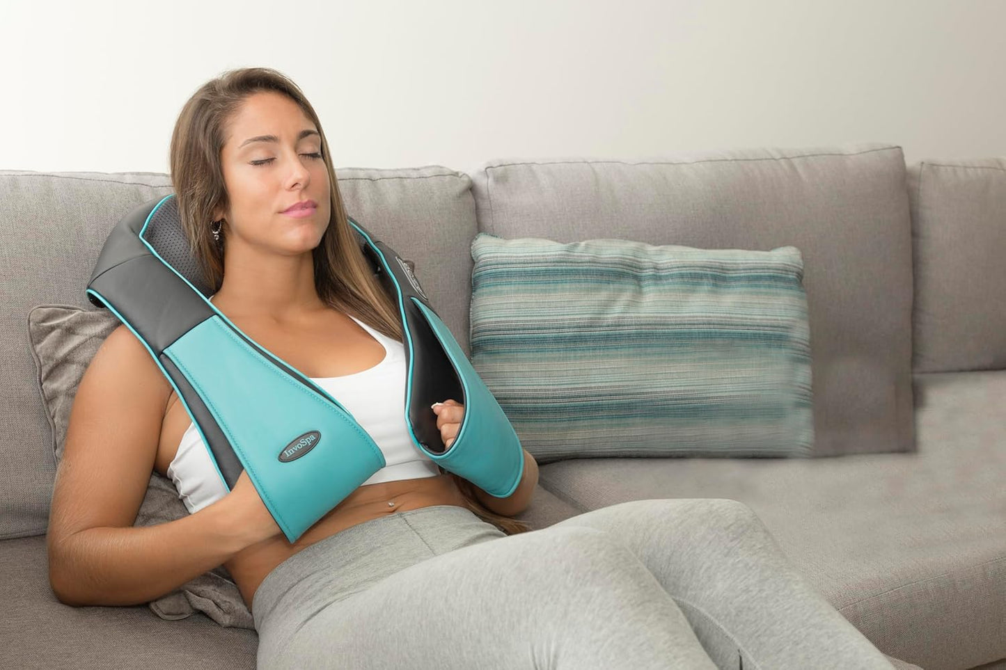 InvoSpa Shiatsu Massagegerät Nackenmassagegerät Schulter Rücken mit Infrarot Wärmefunktion, Elektrisches Massagegerät mit Wärme
