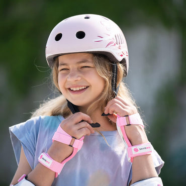 SKATEWIZ Casque de patinage pour enfants et jeunes - Extrêmement léger - FIDLOCK Magnetschnalle - Taille S - 49-53 cm; Rose 